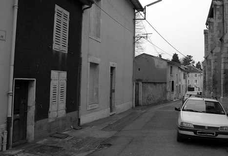 Rue de l'Eglise en 2009 (photographie noir et blanc : Jean-Luc Gouret)